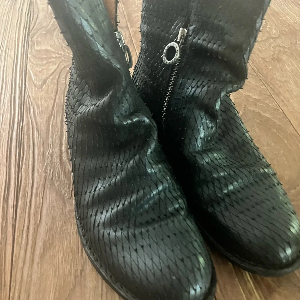 Black Ankle Boots with Sleek Design
